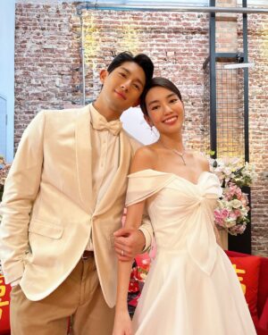 Ayden Sng Instagram - 找到那个让你 #非爱不可 的人了吗？💕⁣
⁣
Most emotionally draining on-screen romance we’ve ever done 🥹 紫阳 and 耀飞 really went through a lot together 💪🏻⁣
⁣
Hope y’all have been watching the show! ⁣
⁣
#ToBeLoved
