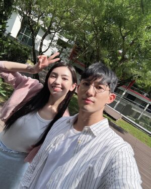 Ayden Sng Instagram - 找到那个让你 #非爱不可 的人了吗？💕⁣
⁣
Most emotionally draining on-screen romance we’ve ever done 🥹 紫阳 and 耀飞 really went through a lot together 💪🏻⁣
⁣
Hope y’all have been watching the show! ⁣
⁣
#ToBeLoved