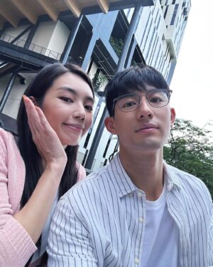 Ayden Sng Instagram - 找到那个让你 #非爱不可 的人了吗？💕⁣
⁣
Most emotionally draining on-screen romance we’ve ever done 🥹 紫阳 and 耀飞 really went through a lot together 💪🏻⁣
⁣
Hope y’all have been watching the show! ⁣
⁣
#ToBeLoved