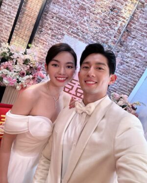 Ayden Sng Instagram - 找到那个让你 #非爱不可 的人了吗？💕⁣
⁣
Most emotionally draining on-screen romance we’ve ever done 🥹 紫阳 and 耀飞 really went through a lot together 💪🏻⁣
⁣
Hope y’all have been watching the show! ⁣
⁣
#ToBeLoved