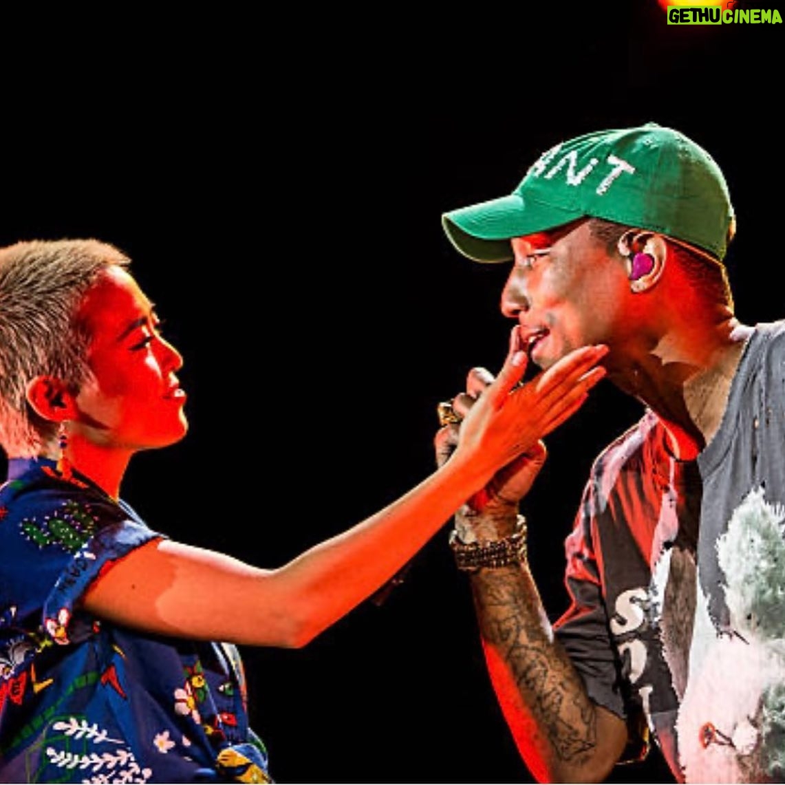Aye Hasegawa - 2.5K Likes - Happy 50th @pharrell 💕
My forever inspiration🙏🏼🌻Thank you for being you👽🖖🏽