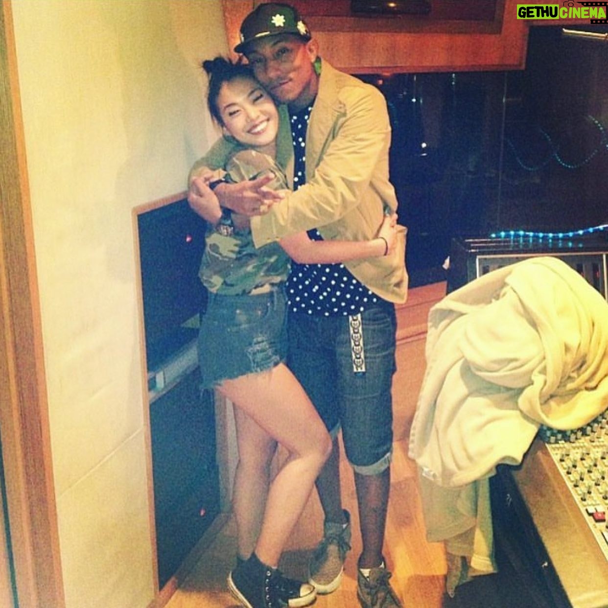 Aye Hasegawa - 2.5K Likes - Happy 50th @pharrell 💕
My forever inspiration🙏🏼🌻Thank you for being you👽🖖🏽