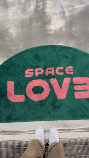 Aye Hasegawa Instagram - We made it Tokyo for the opening of @riehata new studio @spacelov3_japan 🛸💜Congratulations friend, we’re so happy to support you and everything you do 🎉 Rocking the floor all week, @spacelov3_japan for all workshop info!