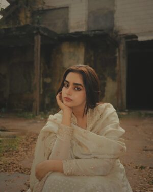 Ayesha Khan Instagram - Eid Mubarak🌙
Wearing @asbaabofficial 
Captured by- @fokuscreations