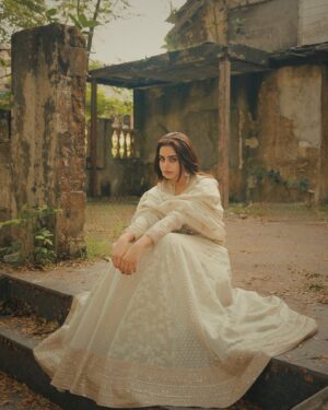 Ayesha Khan Instagram - Eid Mubarak🌙
Wearing @asbaabofficial 
Captured by- @fokuscreations