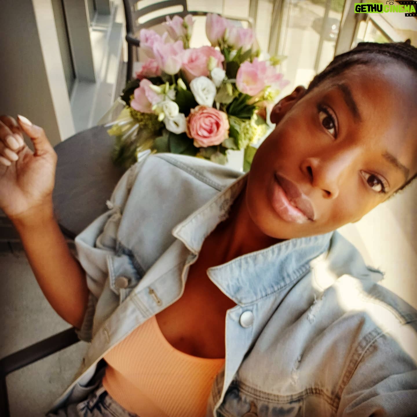 Ayisha Issa - 589 Likes - Happy lady. ☀️🍭🌷🥰
#summer #flowers #peachnails #instagood #picoftheday