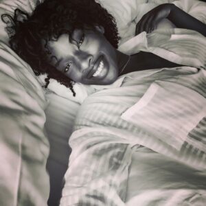 Ayisha Issa Instagram - Happy humpday happy humans 😊💫
.
.
.
.
.
.
.
.
.
.
#black-and-white #photography  #goodmorning #hunpday #picofday #swizerland
