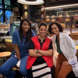 Ayisha Issa Instagram - It's official! Season 3 of Transplant airs in CANADA Sept 23ed on Ctv.

Amoing those joining your favorite medical team this year are Director @thesharonlewis and our new Chief  @therekhasharma 🥳 

#medical #tvshow #drama #medicaldevices #greysanatomy #doctors #doctorlife #nurselife #hospitallife #surgery