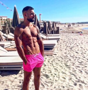 Aymeric Bonnery Instagram - Dernières plages ☀️🏝 

Merci au best coach @kris_bulders pour le boulot 😊

#montpellier #paillote
