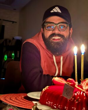 Ayoub Abounnasr Instagram - شكرا لكل من هنئني ….. 🖤❤️

#happy #happybirthday #instagram