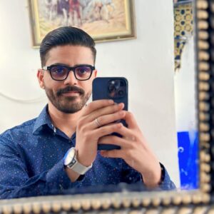Ayoub Abounnasr Instagram - شخصية جديدة : عماد مسلسل قبر الحياة 
قريبا على الاولى 

اخراج : @younesreggab 
سيناريو : @nabil_nabil_noir 
انتاج : @monafriqueprodcom 
: @damoubrahim 

@al_aoula 
#soon #acteur #art #serie #tv #happy #photo #instagram