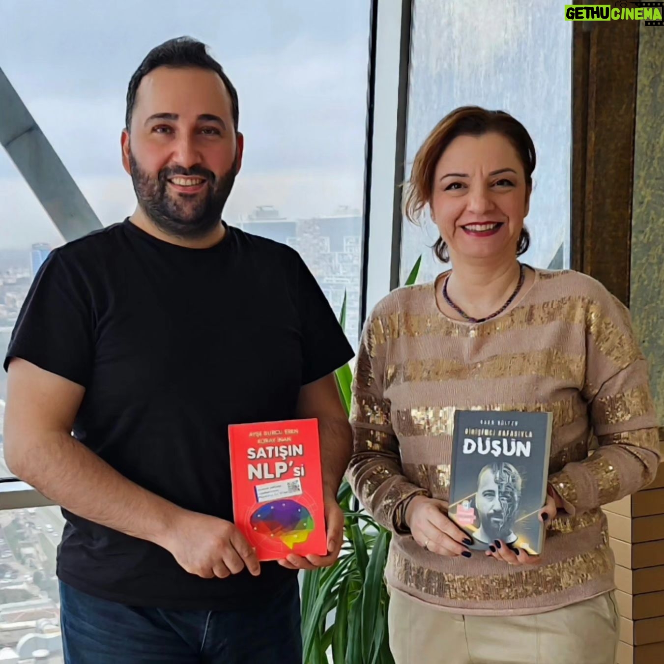 Ayşe Burcu Eren - 128 Likes - @satisinnlpsi kitabımız, @webtures ekibi ile buluştu.
Sevgili @kaangulten in @ceresyayinlari tarafından çıkan #girişimcikafasıyladüşün kitabını kutladık.
Kurum kültürünü her zaman takdir ettiğim ve tüm eğitimlerde dillendirdigim @kaangulten ve ekibi, dijital anlamda geleceği hızla biçimlendiriyorlar.
Birlikte çalıştığımız Takıımdaşlık - Etkin Liderlik ve İletişim Eğitimleri ile; @satisinnlpsi kitabımızın içeriğini harmanlayacak olan bu muhteşem takıma, geleceğin dünyasında nice başarılar diliyorum.💃
Sevgili @korayinan_ ile birlikte yazmış olduğumuz, @ceresyayinlari tarafından basılan kitabımız @satisinnlpsi; kurumsal eğitim modülü ile, iş dünyasında fark yaratmaya devam ediyor.
@aysetugbadedeoglu @korayinan_ @kaangulten @ceresyayinlari @satisinnlpsi
@webtures @webturesmobile @webturessocial @webturesakademi