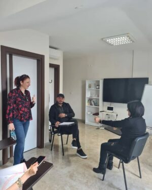 Ayşe Burcu Eren Instagram - 🎈Dersimiz: Profesyonel Bilişsel Koçluk akreditasyonu "Koçlukta T Modeli" 

🎈Bilinçli Farkındalık Eğitiminin ardına Koçluk akreditasyonunda ilerleyen öğrencilerimiz, güçlü bir maratona hazırlanıyorlar.

🎈Kisisel Gelisim Profesyoneli olabilmenin birinci kuralı, öncelikle kendi yolunu aydınlatabilmek için, arayışa çıkıp, yollara düşmektir.

🎈Zira, sen yola çıkarsan, yol sana açılacaktır.

🎈Öyleyse yolunuz açık olsun canlar.🎈💫

@erencoaching & @lideregitimdanismanlik işbirliği ile.💌

#mindfulnesspractitioner #profesyonelbilişselkoçluk 
#profesyonelkoçluk #yaşamkoçluğu #psikoloji
#motivasyon #farkındalık