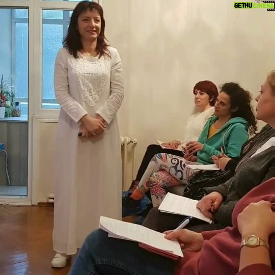 Ayşe Burcu Eren - 173 Likes - Düşünce nereye giderse enerji oraya gider. Bir şeyi çoğaltmak istiyorsanız, onun düşüncesini çoğaltmalısınız.
Evrendeki her şey enerjidir. Bu enerjinin dalgaları, bu dalgaların ise bir frekansı yani titreşimi vardır.
Biz, her düşüncemizle bir titreşim yaratırız. Bu titreşimleri hangi yönde çoğaltacağımız ise bizim elimizdedir.
Şimdi lütfen hayatınızda neyi çoğaltmak istediğinize odaklanın.
Ve fark edin!
Neyi aslında ne de çok düşünüyorsunuz?
Peki şimdi neyi fark ettin?
Belki de olmasını en çok istediğin şeyin, aksine düşünceler üretiyor olabilirsin?
Tekrar odaklan!
Şimdi yaşamında neyi çoğaltmak istediğini detaylandırmaya başla.
Zihnin sana oyunlar oynamaya başladı değil mi?
Normal.😇
Kendini rahat ettireceğin ya da odaklanabileceğin bir ortam yarat.
Şimdi tekrar dene...
Ve seyret düşüncelerini.
Ne olup bittiğini de benimle paylaş.
Gel birlikte oluşturalım bu güzel hayalini.
#düşünce #düşüncegücü #düşüncegücüyletedavi #hayaller #hareketegeç #psikoloji #motivasyonsözleri #motivation #farkındalık #quantum #kuantum #kuantumdönüşüm #kuantumenerji
Görseller: 2018 Bolluk Bereket Semineri'nden...