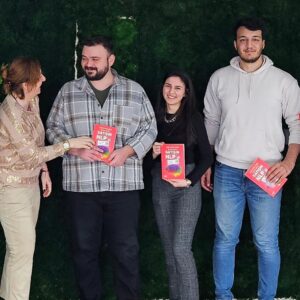 Ayşe Burcu Eren Instagram - @satisinnlpsi kitabımız, @webtures ekibi ile buluştu.

Sevgili @kaangulten in @ceresyayinlari tarafından çıkan #girişimcikafasıyladüşün kitabını kutladık.

Kurum kültürünü her zaman takdir ettiğim ve tüm eğitimlerde dillendirdigim @kaangulten ve ekibi, dijital anlamda geleceği hızla biçimlendiriyorlar.

Birlikte çalıştığımız Takıımdaşlık - Etkin Liderlik ve İletişim Eğitimleri ile;  @satisinnlpsi kitabımızın içeriğini harmanlayacak olan bu muhteşem takıma, geleceğin dünyasında nice başarılar diliyorum.💃

Sevgili @korayinan_ ile birlikte yazmış olduğumuz, @ceresyayinlari tarafından basılan kitabımız @satisinnlpsi; kurumsal eğitim modülü ile, iş dünyasında fark yaratmaya devam ediyor.

@aysetugbadedeoglu @korayinan_ @kaangulten @ceresyayinlari @satisinnlpsi

@webtures @webturesmobile @webturessocial @webturesakademi