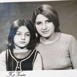 Ayşe Burcu Eren Instagram - Aşk Olsun Kuzum.
Her zerremdeki her anımıza aşk olsun.

Yolculuğumuza aşk olsun.

Tek bitmeyen yol, seninleymiş.
Ona da aşk olsun.

Sen bu dünyadan gideli 11 yıl olmuş.
Beni bu 11 yılda da  ne kadar da hızlı büyüttün.
Ona da Aşk Olsun.

Kalbine, Aşkına, Gönlüne, Sevgine ve Tüm Var Oluş ve Yok Oluş Çabana Aşk Olsun.

Aşk Olsun Kuzum.
Aşk Olsun.❤️