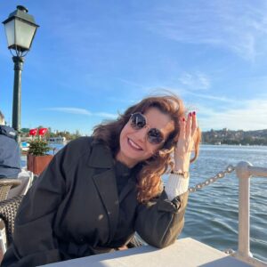 Ayşe Burcu Eren Instagram - Eskiye rağbet olsaydı,  bit pazarına rahmet yağardı Çekirge ❗️

Bugün ile beraber, neredeyse 1 ay, kapımızı çalacak, eski hikayeleri, içeriye buyur etmeyelim.😎

Yaşanacaklar yaşandı, dersler alındı, gözyaşları döküldü dökülmedi, kalp kırıkları yaşandı yaşanmadı.Vedalar edildi edilmedi.

Her ne olduysa, O, geçmişte kaldı.📌
📌Sendeki görevini tamamladı.

😎Bitirdiğin bir sınava ancak zayıf aldıysan girmenin gerektiğini söyler sistem.

Hemen orada neyi fark etmen ya da öğrenmen gerektiğini bul.

Ve ders tekrarı yapma❗️
Gerekiyorsa yardım al✔️

Şimdi yazıyı baştan oku kuzum.❤️
Seni Seviyorum.❤️