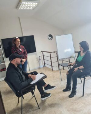 Ayşe Burcu Eren Instagram - 🎈Dersimiz: Profesyonel Bilişsel Koçluk akreditasyonu "Koçlukta T Modeli" 

🎈Bilinçli Farkındalık Eğitiminin ardına Koçluk akreditasyonunda ilerleyen öğrencilerimiz, güçlü bir maratona hazırlanıyorlar.

🎈Kisisel Gelisim Profesyoneli olabilmenin birinci kuralı, öncelikle kendi yolunu aydınlatabilmek için, arayışa çıkıp, yollara düşmektir.

🎈Zira, sen yola çıkarsan, yol sana açılacaktır.

🎈Öyleyse yolunuz açık olsun canlar.🎈💫

@erencoaching & @lideregitimdanismanlik işbirliği ile.💌

#mindfulnesspractitioner #profesyonelbilişselkoçluk 
#profesyonelkoçluk #yaşamkoçluğu #psikoloji
#motivasyon #farkındalık