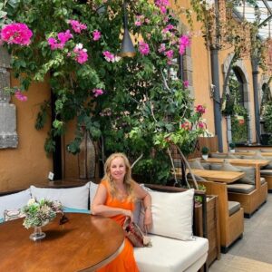 Ayşen İnci Instagram - Konak Pier'de Point Akademi workshop öncesi sevgili dostlarla kahvaltı anısı.