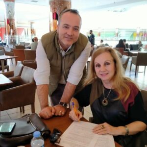 Ayşen İnci Instagram - Gizem İzcileri İstanbul kitabımın 7.baskısı için Kayhan beyle  el sıkıştık.Okuru bol olsun.