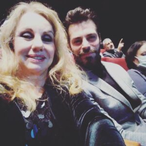 Ayşen İnci Instagram - Canım Ali Yasin'le.Ödülümü onun elinden aldım.