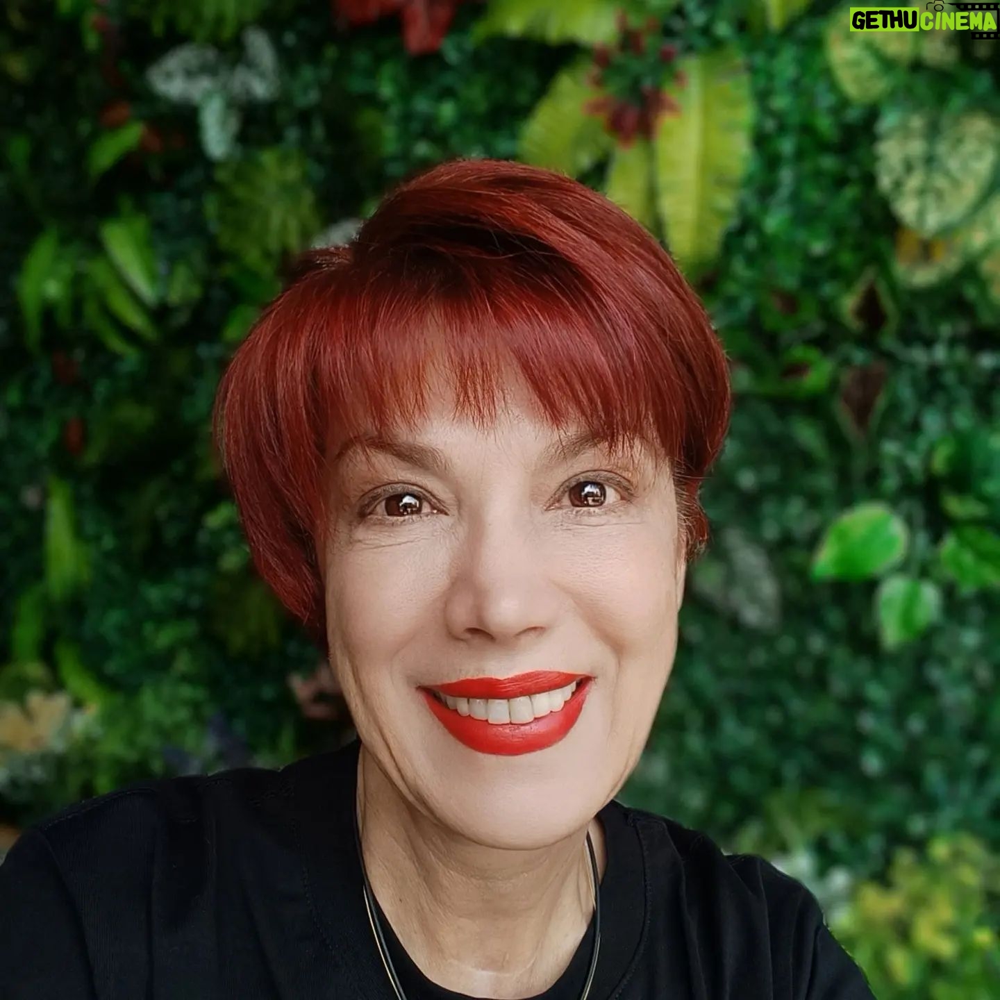 Ayşenur Yazıcı - 1.2K Likes - Kısa saçlılar klübüne hoş geldiiim 💃