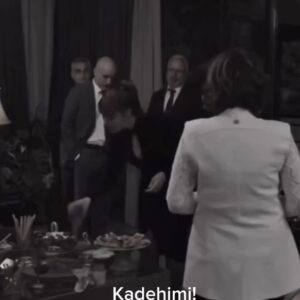 Ayşenur Yazıcı Instagram - Şerefe Demetciğim...
Mahşer gününden bahsediyor sanırım. Keşke adalet olsa bu dünyada ettiklerini bulsalar! #seviyordumöldürdüm diyenlere