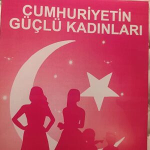 Ayşenur Yazıcı Instagram - 100.yılında 🥰 güçlü kadınlarımızın başarı hikayelerinin yer aldığı 
#cumhuriyetingüçlükadınları kitabının lansmaninda güçlü bir kadına ödülünü vermekten onur duydum @pinarsimon başarıların daim olsun. Atatürk yolunda üreten sen, benim de kahramanımsın. 🇹🇷♥️