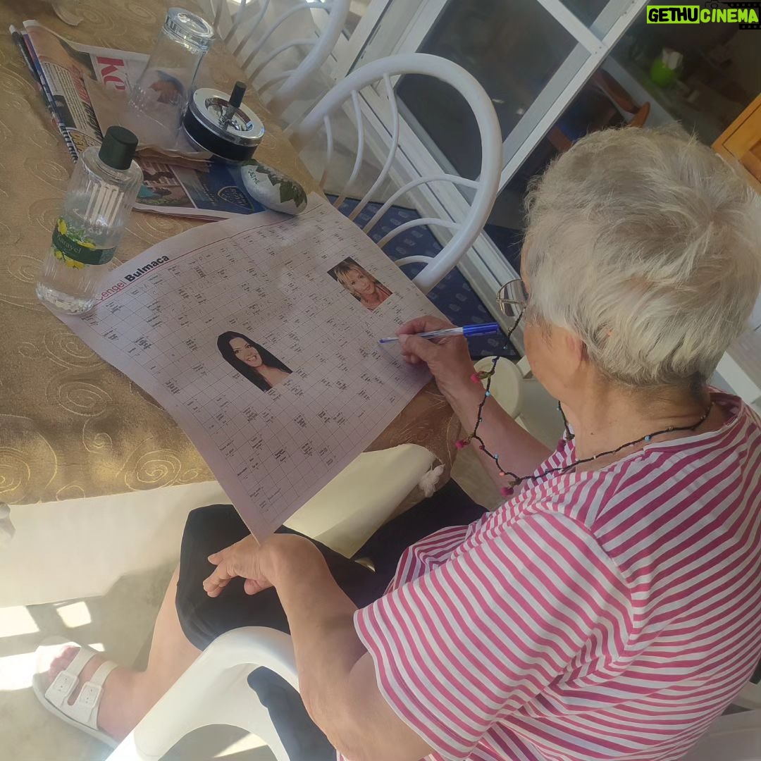 Ayşenur Yazıcı - 838 Likes - "Benim hiç gönlümü almadılar Ben hep kendi kendime bir köşede affettim herkesi.” Nilgun Marmara