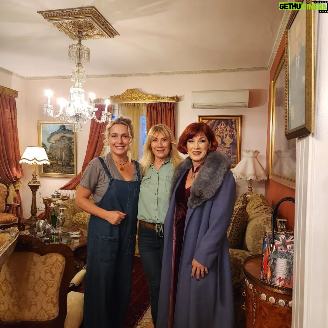 Ayşenur Yazıcı - 1K Likes - @_dreamansion_ Büyükada bir konak! Ama nasıl tarihi güzellikler içinde anlatamam. Doğumgünü daveti olmasaydı keşfedemeyecektim. Odaları, yemekleri, manzarası huzuru efsane.
@pinarsimon @zeynep_kasimlioglu @ipekkirpiklerim ve nice dostla çok güzel bir gün geçirdik. Yılbaşı için de rezervasyon yapıyormuş... Mutlaka sayfasına göz atın, burası bir huzur cennet parçası
@gul.sen34 @canylmaz_sebnem