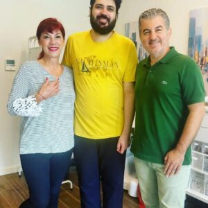 Ayşenur Yazıcı Instagram - Bazı doktorlar hastalarından aldığı dua ile ışıldar 🥰 17 yıllık sorunu emeği, bilgisi, tecrübesi ve ustalığı ile iyileştiren @prof.dr.ilkersucullu ye şükranlarımı sunuyorum.🙏 Ayağına taş değmesin, ömrü şen olsun.