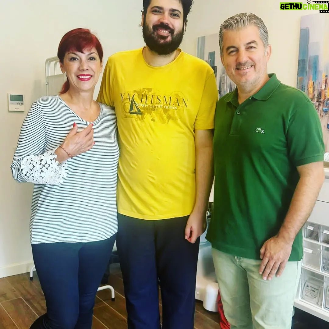 Ayşenur Yazıcı - 865 Likes - Bazı doktorlar hastalarından aldığı dua ile ışıldar 🥰 17 yıllık sorunu emeği, bilgisi, tecrübesi ve ustalığı ile iyileştiren @prof.dr.ilkersucullu ye şükranlarımı sunuyorum.🙏 Ayağına taş değmesin, ömrü şen olsun.