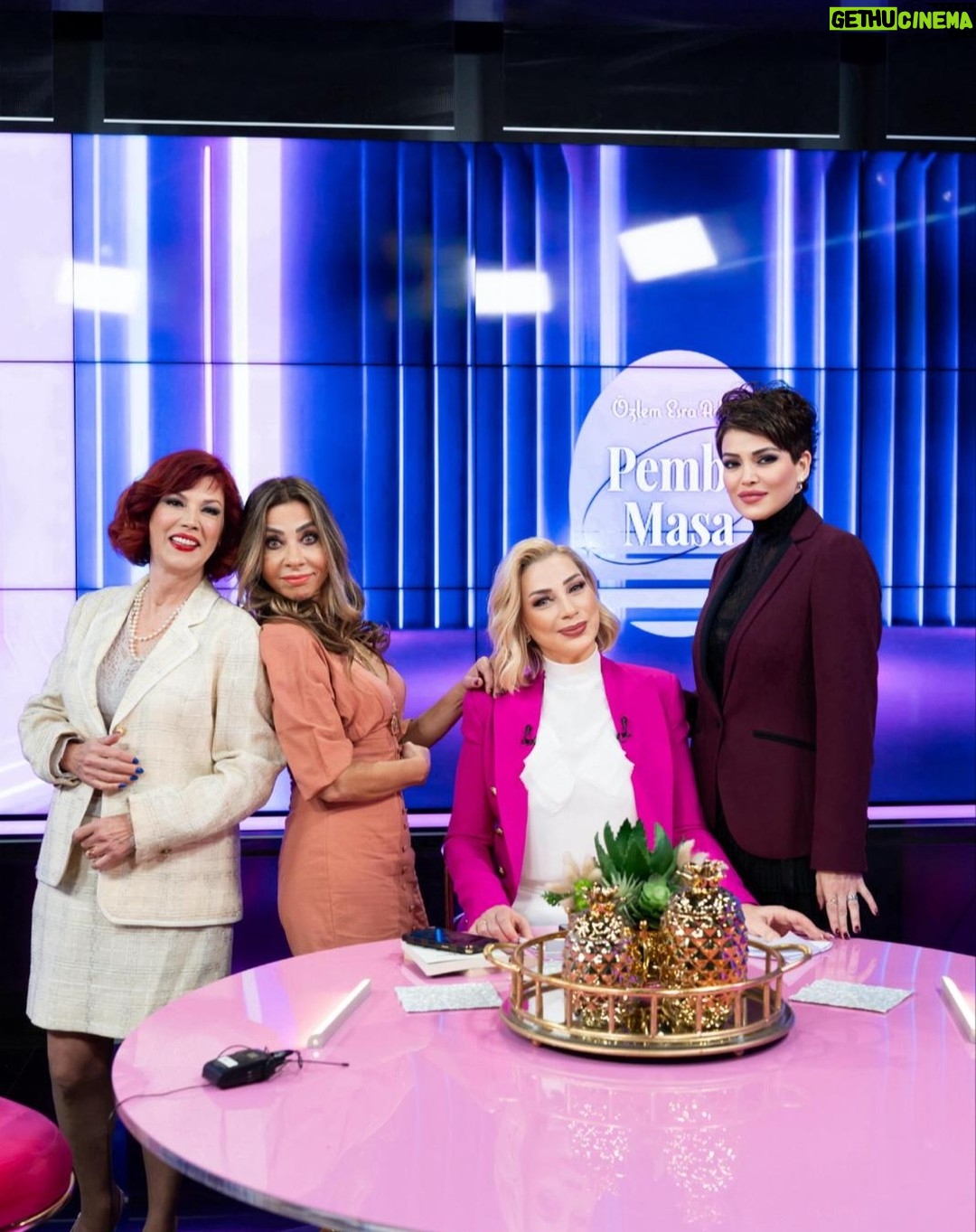 Ayşenur Yazıcı - 672 Likes - Bu akşam 03.03.2024 Pazar saat 21 de https://www.ekoturk.com/canli-yayin/ ekotürk'te canlı yayında izleyebilirsiniz. @ozlemesraada @didemtaslan ve ben ne güzel geçmişi ve şimdiyi konuştuk
@ekoturktv