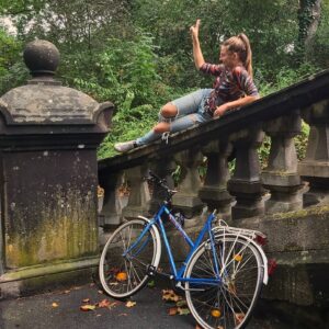 Aysha Shahaltough Instagram - يادي هل بسكيليت.... 
ما كان بكفيه الي فيه، راحو سرقو كرسيه ☹
#Germany #cycling #وجعتلي_قلبي _يا_حرامي