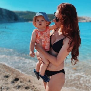 Aysun Metiner Instagram - Denizde bir kuzu😃Ben❤️Alp🧿
