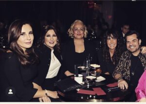 Ayta Sözeri Instagram - @aytasozeri  #aytasözeri #yılıneniyitürksanatmüziğikadınsanatçısı #büklümbüklüm #yanayımyanayımateşlerdeyanayım #actresslife #film #movie #turkishactress #singing #acting #music #musician #engüclükadın #woman #stage #ailearasında #paramparca #kayıpsehir #siyad #sadrialisiködülleri #eniyiyardimcikadinoyucu #worldwide #world #celebrity  #talented #istanbul #turkey #berlin #germany🧿