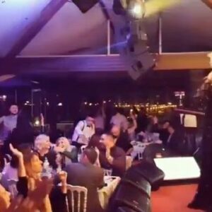 Ayta Sözeri Instagram - #Repost @nossa_costa
・・・
2020 yılının ilk programı ilk coşkusu Ayta Sözeri ile👏💫Bizi tercih eden misafirlerimize sonsuz teşekkür ediyoruz.👏🙏🎆🥂🎶
📞02125601717
#bvsgroup 
#nossacosta 
#atakoymarina 
#canlimuzik