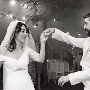 Aytaç Uşun Instagram - Kıymetli, değerli ve heyecanlı… 🧿 Canım eşim Şirin ile birbirimize evet dediğimiz muhteşem gecemize gelen, kalp atışlarımıza ortak olan herkese teşekkür ederiz. Güzel yüreğinizden öperiz. ☺️Ve bu yolda her daim yanımızda olan, ayrı teşekkür etmek istediğimiz değerli canlarımız var. @mertoner @emrerkan @baharbasar1 @snnztrk @riza_kocaoglu @izzettin @hanedansefa  @esinalpogan @gorkemmertsoz @handesoral @ismaildemirci @sonkansa @ferhatklvz @fundausun_over @usunfaruk @dilekusunusun @semihdisli @damlacangulyigit @alevusunn @over.emre @merve_karakul @anil_ozdemir_79  @isikkilavuzozd @muzeyyenodabas9 @erenyigit @acarugurgenc @zeynepsevi iyi ki varsınız… ❤️ Güzel kalplerinizden öperiz… 😘ve güzel gecemizin, daha güzel olması için çalışan @laylakirbahcesi ailesine, @artibir ve @icontalentofficial ‘e teşekkür ederiz. ☺️❤️