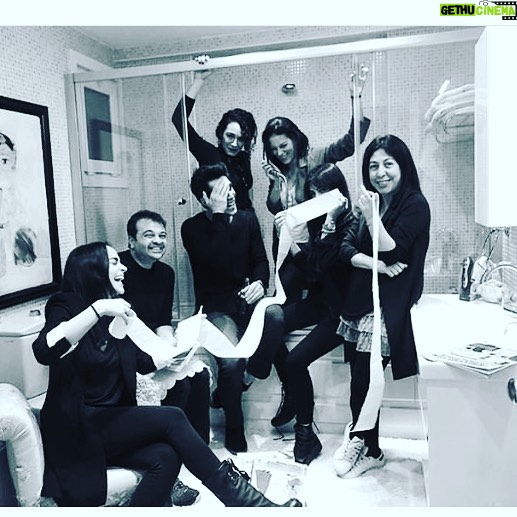 Ayten Soykök - 571 Likes - Kalbimin Sultanı ekibi neyin peşindeydi? Biliyorum ama söylemem 🕶🤩
