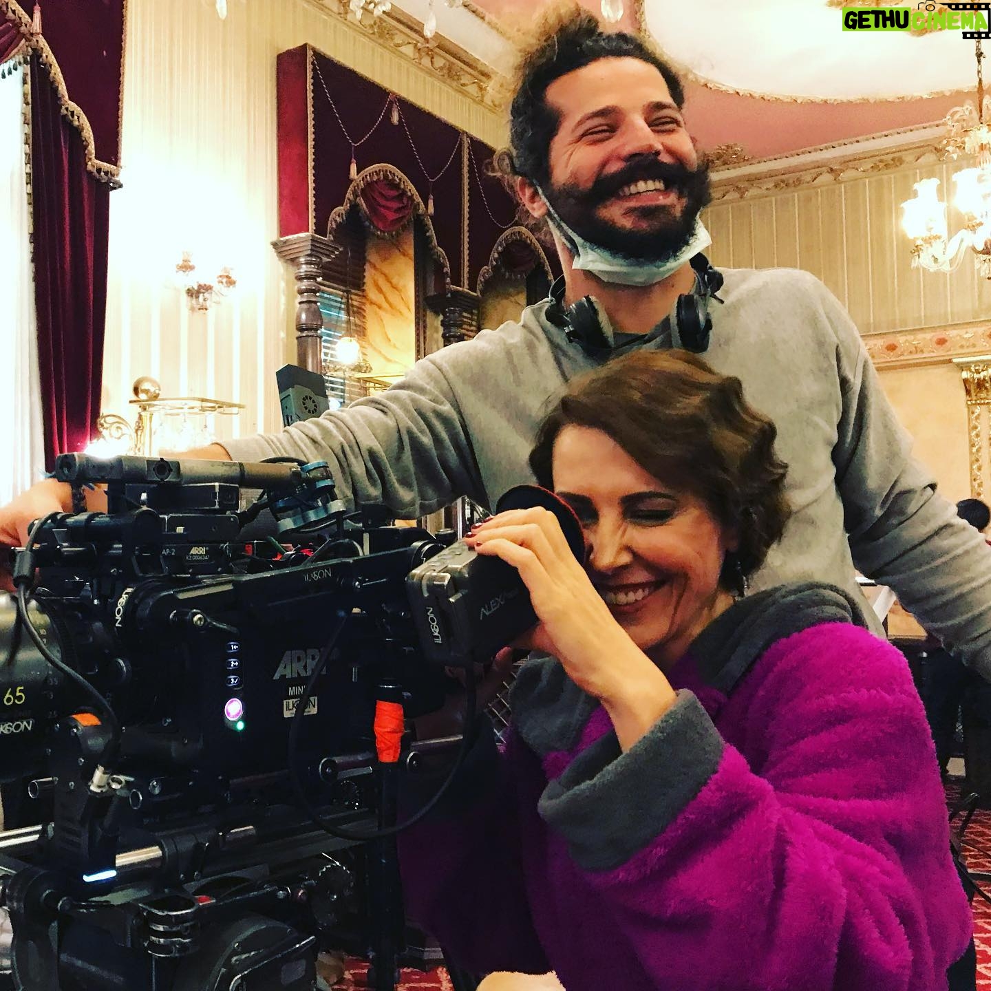 Ayten Soykök - 449 Likes - Değişmeyen set repliklerinden…Fonu boşaltın…🤩