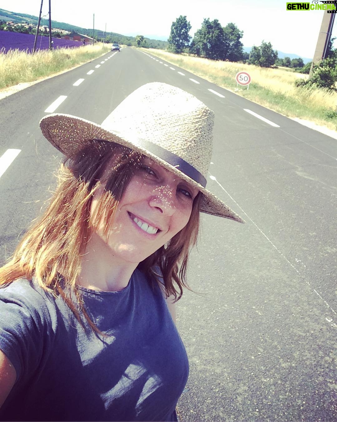 Ayten Soykök - 125 Likes - Yol yapmak güzelmiş🏇 ülkemi özlesemde iyi geldi İstanbul a uzaktan uzaklardan bakmak. Bi kendimi hatırladım. Buralara gelince ne kadar yorulduğumu anladım. Ülkemizin gündemi bize bizi unutturmuş. Dilerim biran önce güzel huzurlu günlerimize kavuşuruz. Önceliğimiz birlik beraberlik ve huzur olsun...⌛️