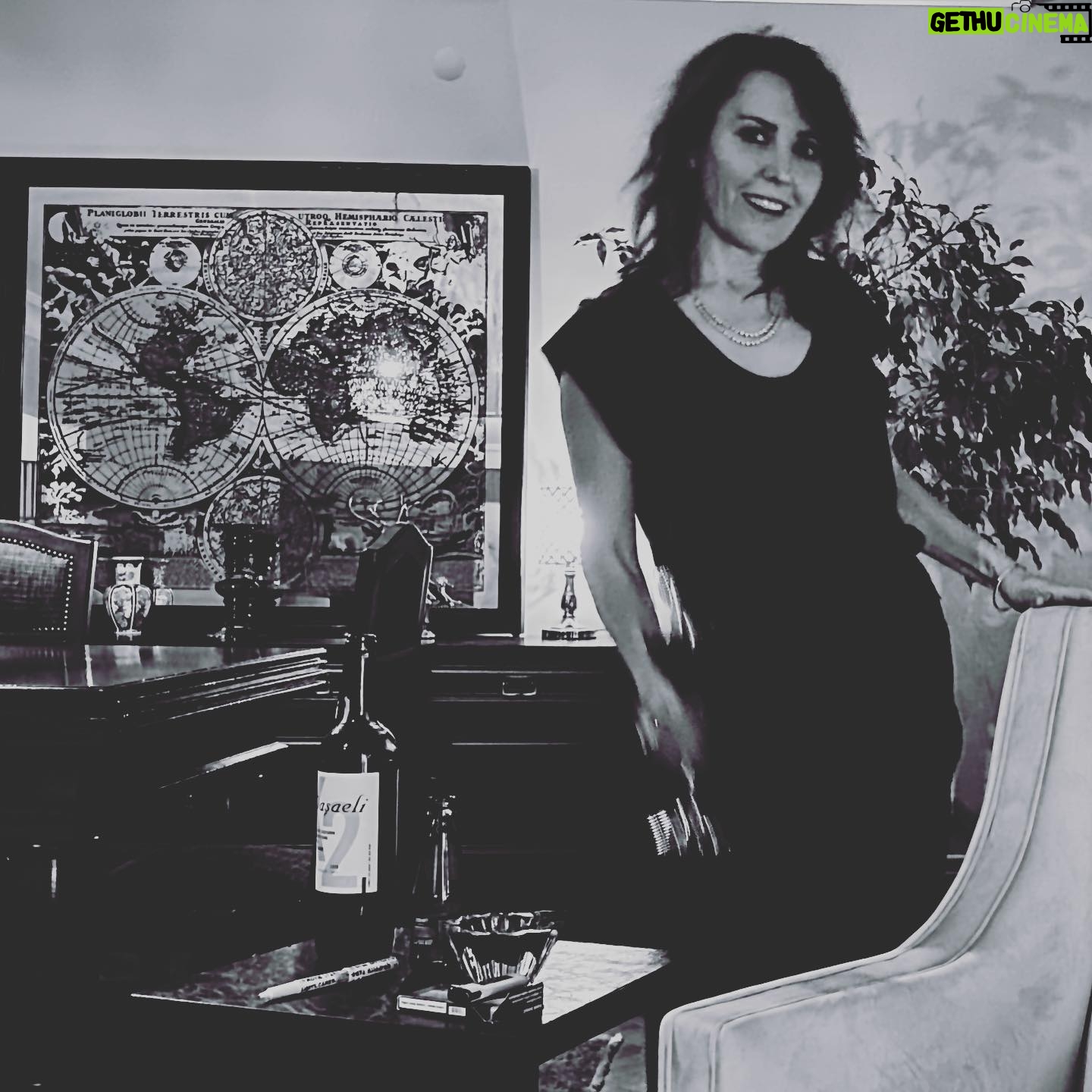 Ayten Soykök - 321 Likes - Akşam oldu …. Gülümserim ben yine ..bi arkadaş bi sohbet ….en sevdiğim şey iki lafın belini kırmak😎