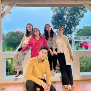 Ayu Inten Instagram - Nantikan kami ya ,Seruuu pokoknyaa 🎬🤗🤍
@ftvsctv.terbaru_  @aurorafilm_ftv @aurorafilm_ftv @otoywitoyo

Ada @nicho.bryant juga tp nga foto bareng ihh..
#ftvsctv #aurorafilm #ftv #sctv #comingsoon