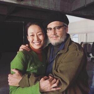 Ayumi Takano Instagram - #tbt #johnnydepp #minamata #minamatamovie 
Türkiye’de vizyona girmeyince bu fotoğrafı paylaşım fırsatı olmadı telefondaki albümü temizlerken çıktı karşıma bari paylaşayım dedim 😃 Güzel iş yaptık, güzel vakit geçirdik, esprisine güldük umarım yine bunun gibi güzel bir projede yer alacağım. 
Bu arada nerede izlenir diye soranlara.. birçok ülkede netflix’te varmış ama Türkiye’de yok, burada nereden izlenir bilmiyorum 😣
懐かしい写真出て来たー😃トルコで公開されなかったしネトフリとかにも上がってないから(日本やオーストラリアではネトフリにあるそうです)日本行ったらもう一回観ようと思っています。