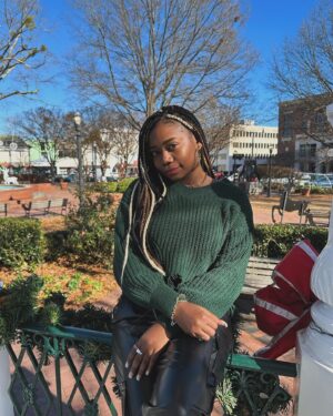 Azaria Carter Instagram - Merry Christmas everyone!! I hope you all have a wonderful and blessed day with all your loved ones!🎄🤗 #christmas #joy #peace #love #justazaria