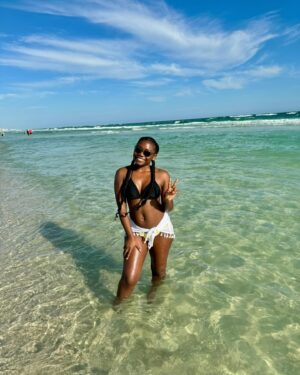 Azaria Carter Instagram - Happy Terrific Tuesday Everyone! This is just a friendly reminder to take some time out for yourself to have fun and refresh your mind!💙 #justazaria #peaceful #fun #vacationdump