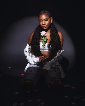 Azaria Carter Instagram - I’m reading this book called “Life,” and I highly recommend that you all read it. I just finished Chapter 21, and I am starting Chapter 22 today.💗 #chapter22 #birthday #birthdayshoot #blessed 

💄: @shakirahglamartist 
💇🏽‍♀️: @_beautyandtheweavellc 
📸: @justshaymedia