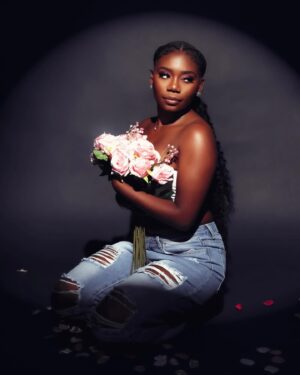 Azaria Carter Instagram - I’m reading this book called “Life,” and I highly recommend that you all read it. I just finished Chapter 21, and I am starting Chapter 22 today.💗 #chapter22 #birthday #birthdayshoot #blessed 

💄: @shakirahglamartist 
💇🏽‍♀️: @_beautyandtheweavellc 
📸: @justshaymedia