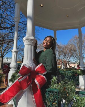 Azaria Carter Instagram - Merry Christmas everyone!! I hope you all have a wonderful and blessed day with all your loved ones!🎄🤗 #christmas #joy #peace #love #justazaria