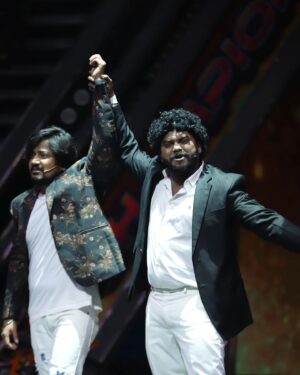 Azhar Instagram - Kalakkapovadhu yaru champions 3
#finals #3pm #today
Heartfelt thanks to @vijaytelevision 
Dir @director_thomson_vijaytv sir ❤️
Macha @tsk_actor ❤️ spl thanks to Engal veetu pillai @sivakarthikeyan anna ❤️
#mo sir #mayuran bro  #azhartsk #vijaytvazhar #mimicryazhar #tamilmimicry